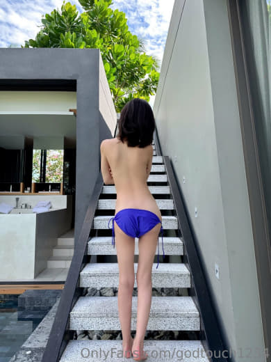 【2023-08-04】Video of virginity being stolen on a yacht.m4v